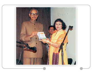 Hindi NRI Writer